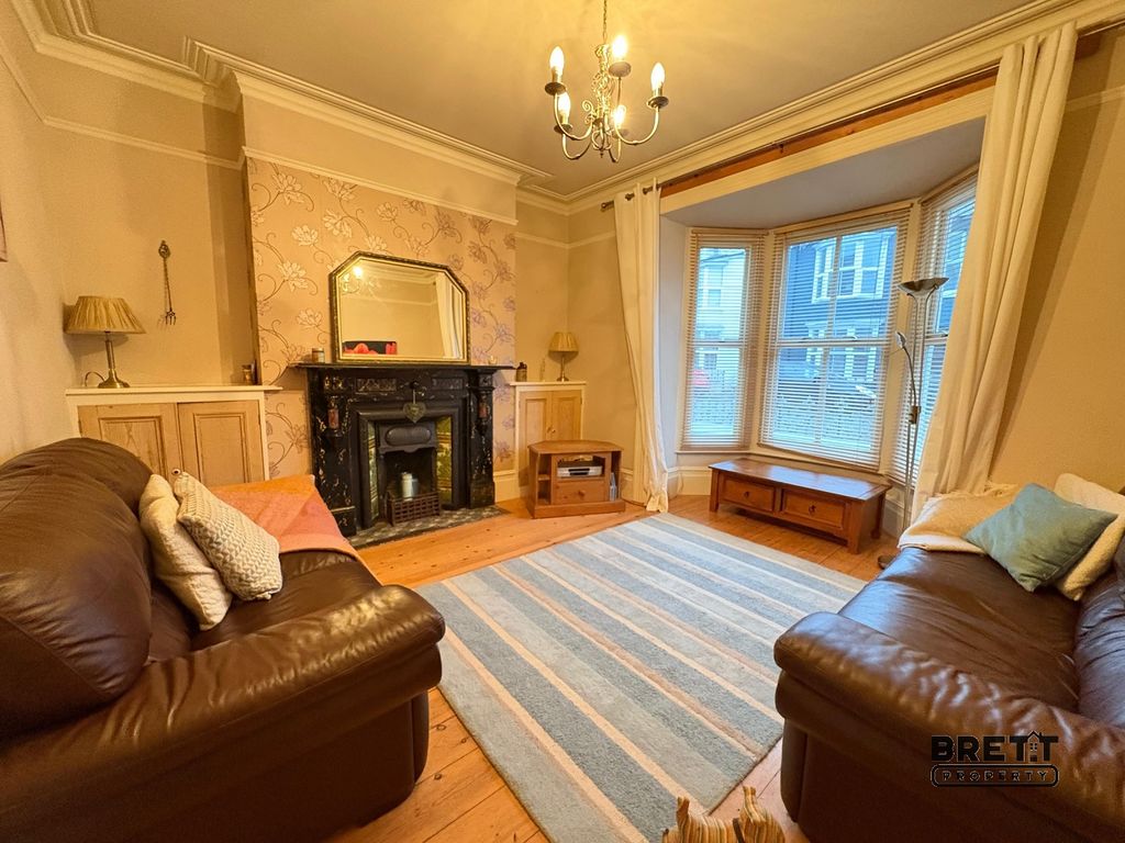 Property photo 3 of 12 Living Room