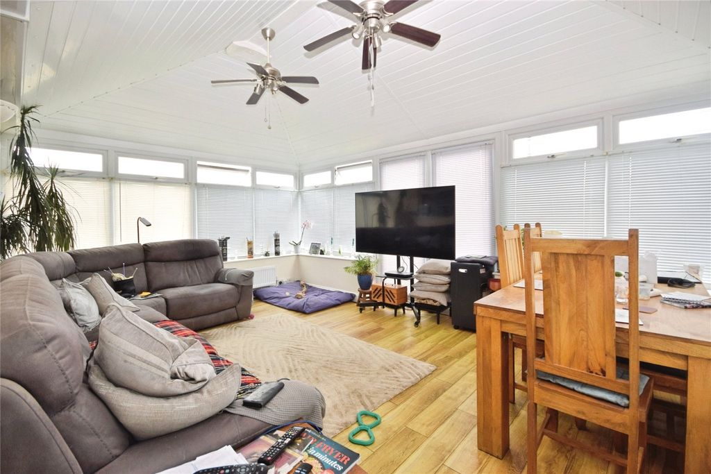 Property photo 3 of 19 Picture No. 04