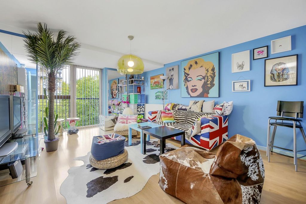 Property photo 2 of 10 Lounge