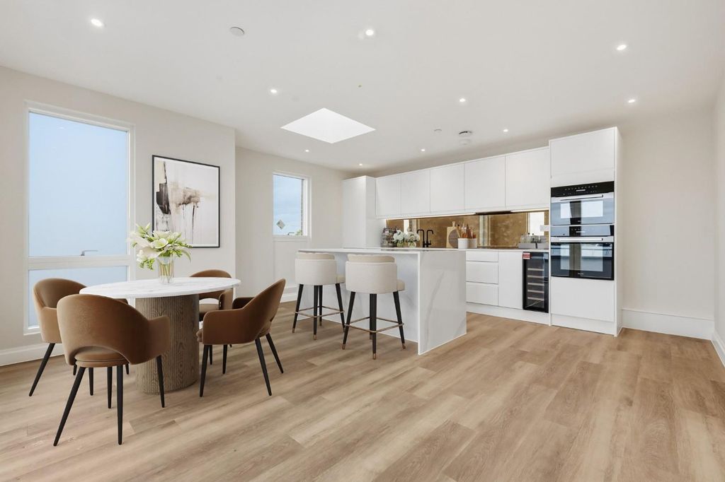 Additional image 4 of 2 bed flat for saleNovella, Chigwell IG7