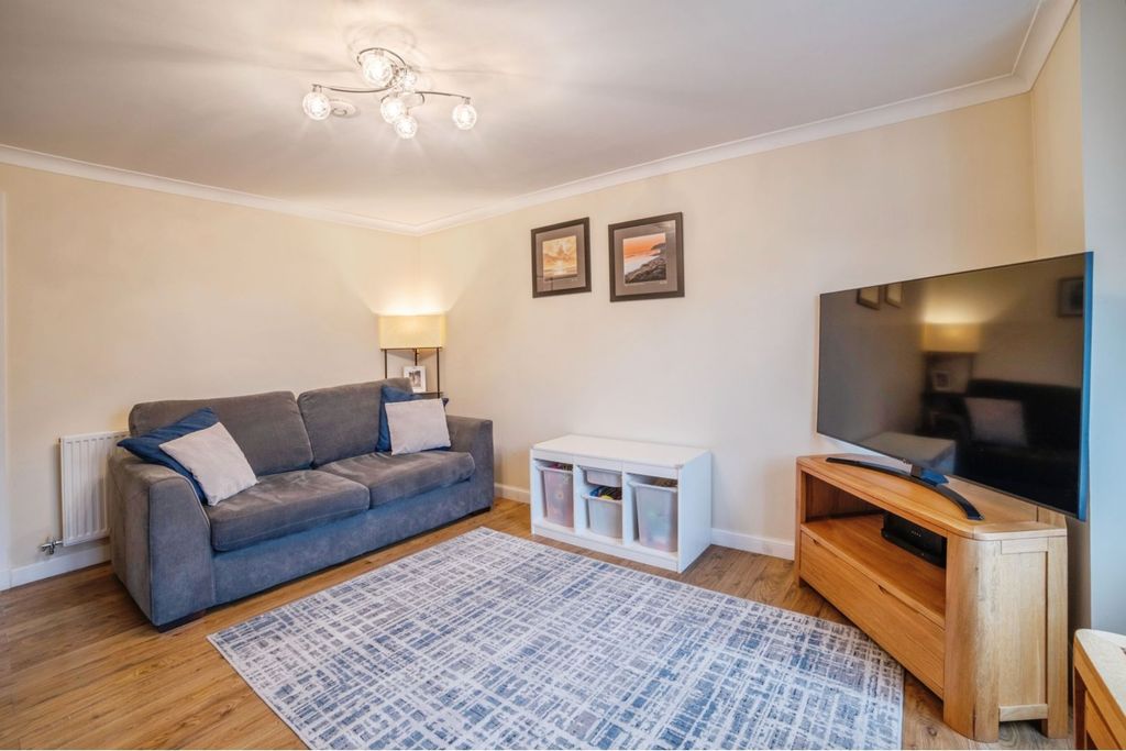 Property photo 3 of 21 Living Room