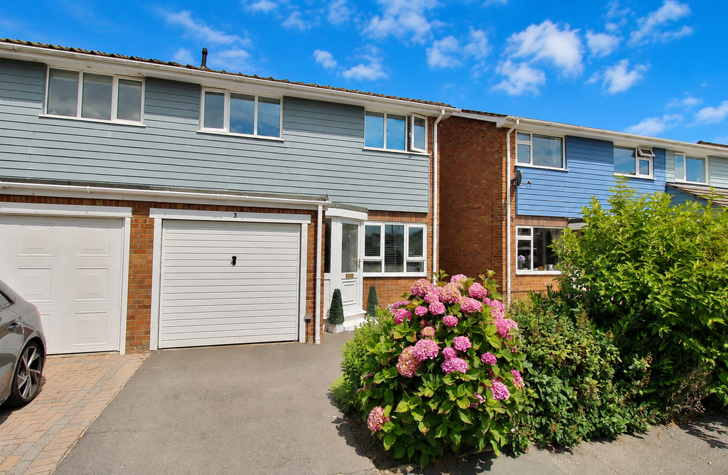 Property photo 1 of 32