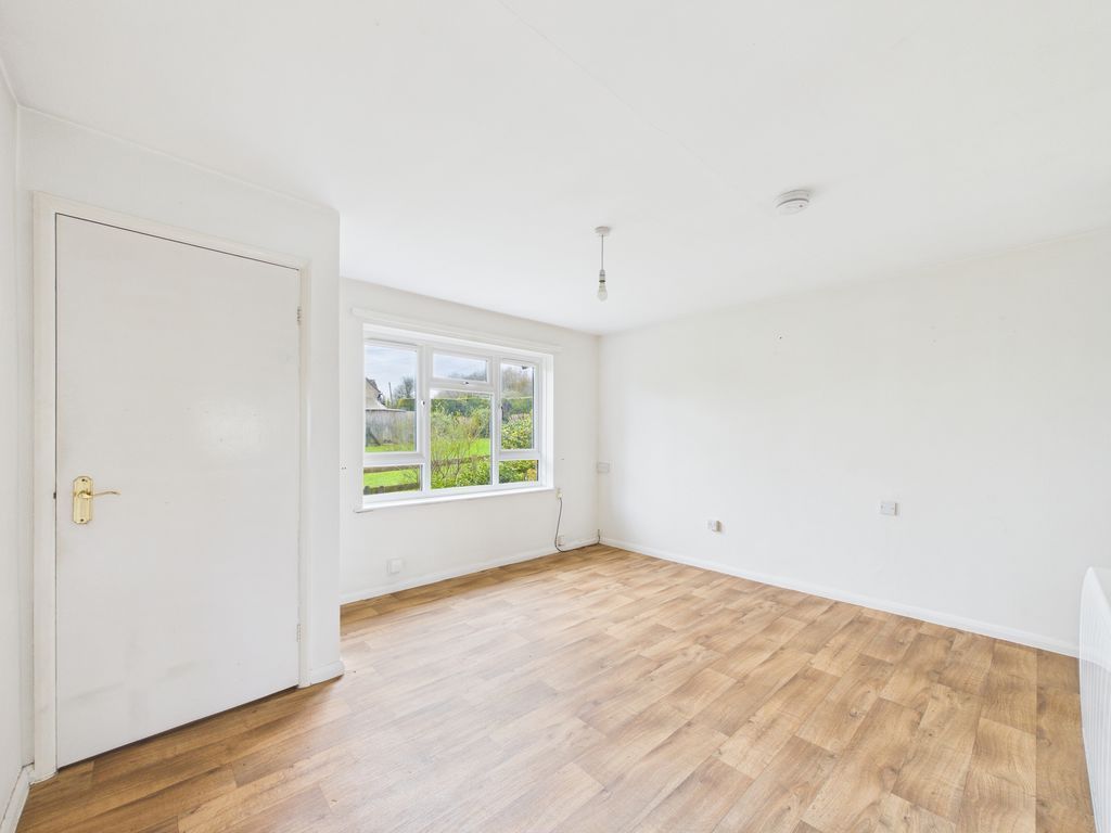 Property photo 2 of 8 Lounge