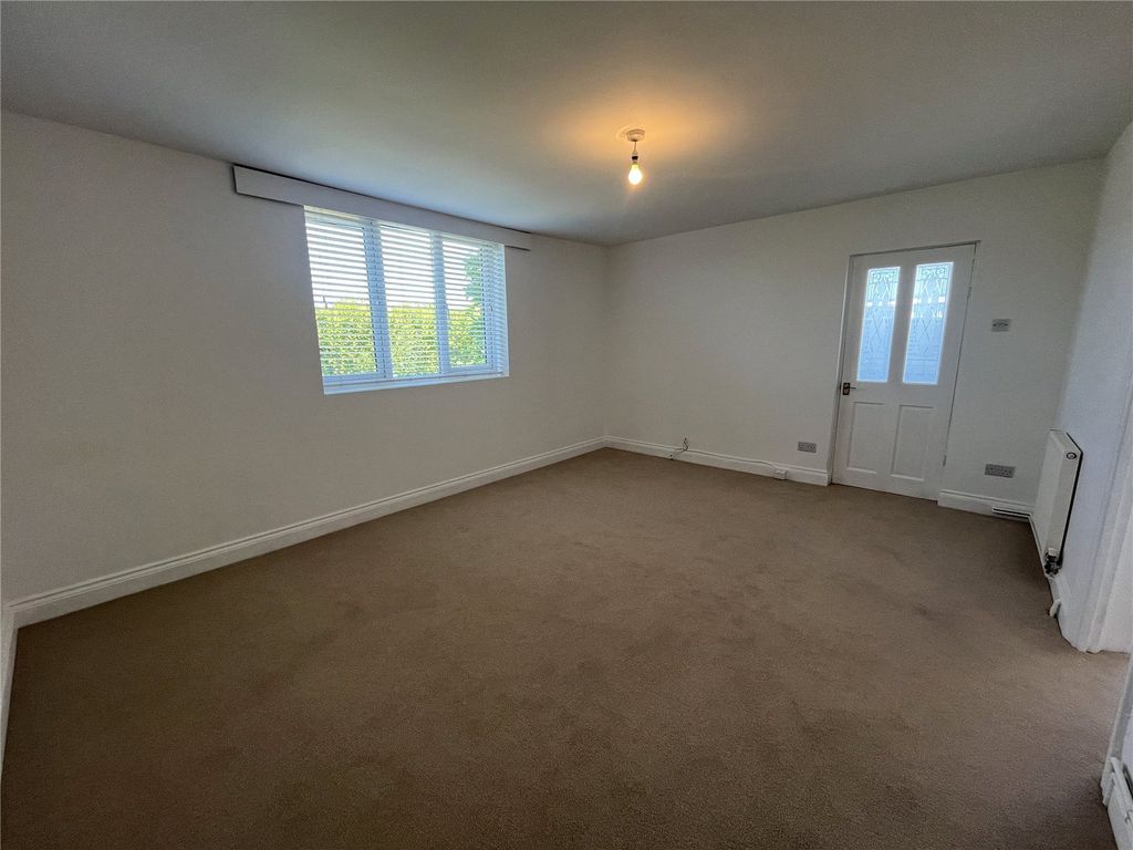 Property photo 3 of 11 Picture No. 12