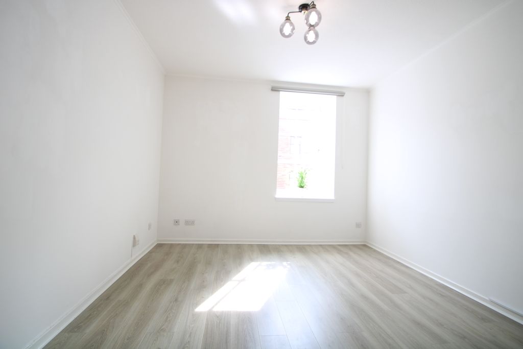 Property photo 3 of 7 Bedroom