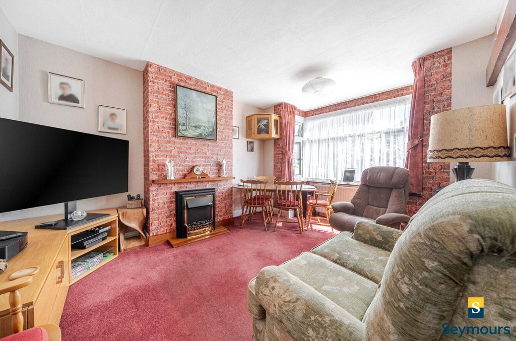 Property photo 3 of 21 Lounge