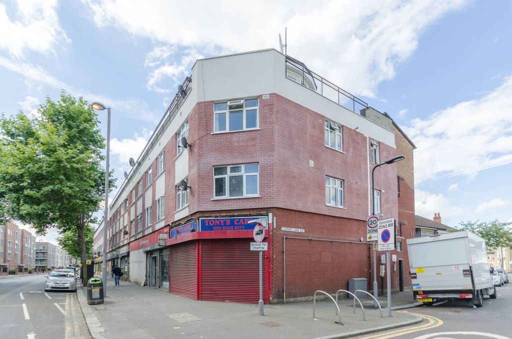 Property photo 2 of 8