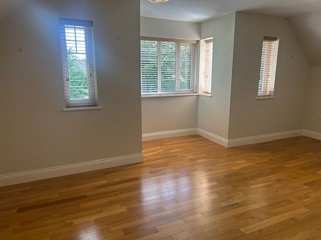 Property photo 3 of 12 4 Cadagon - New Living 2