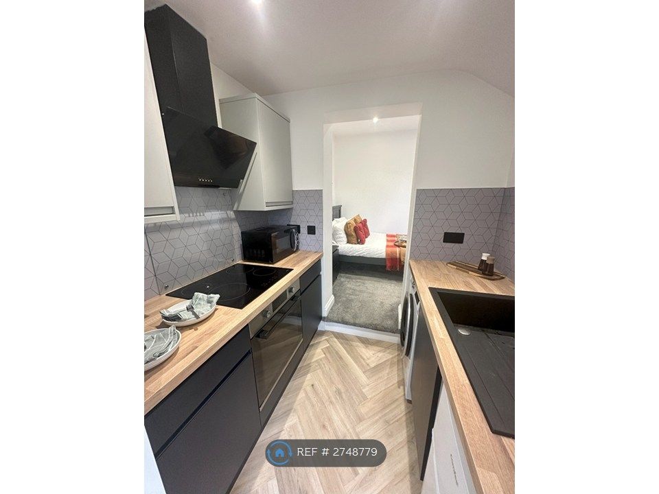 Property photo 2 of 13 Room 3