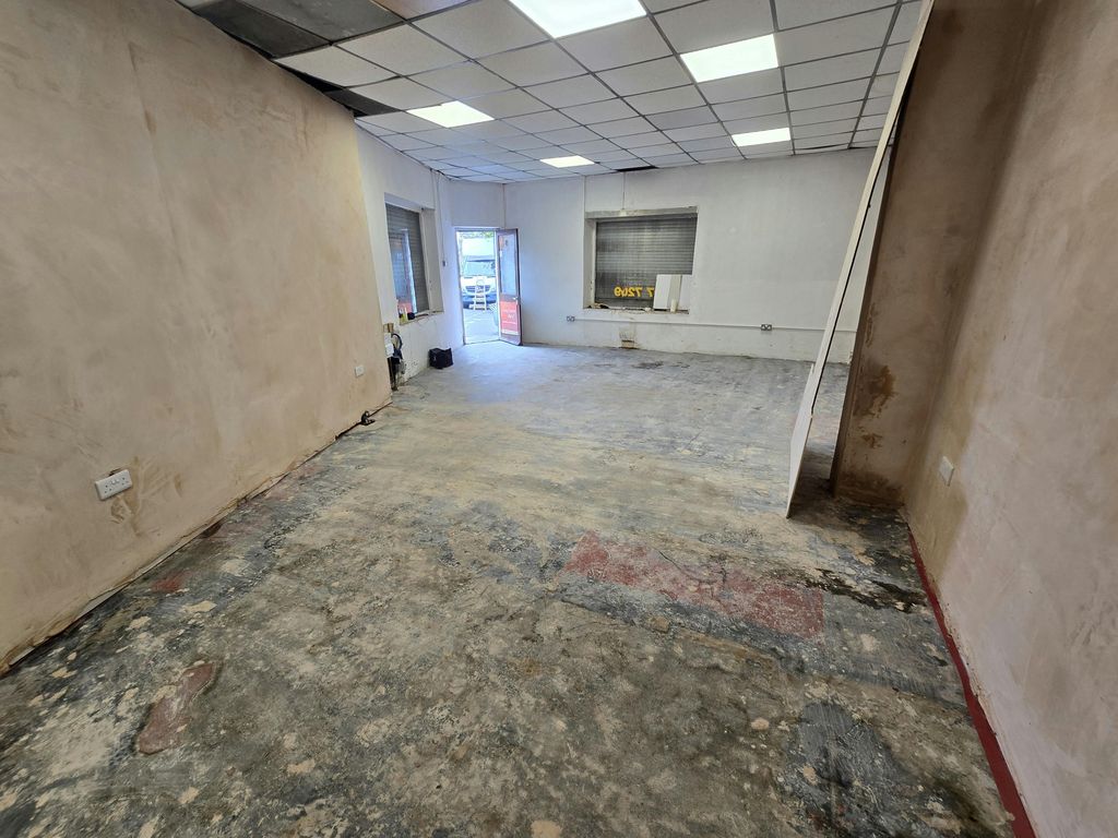Property photo 2 of 6 Main Room