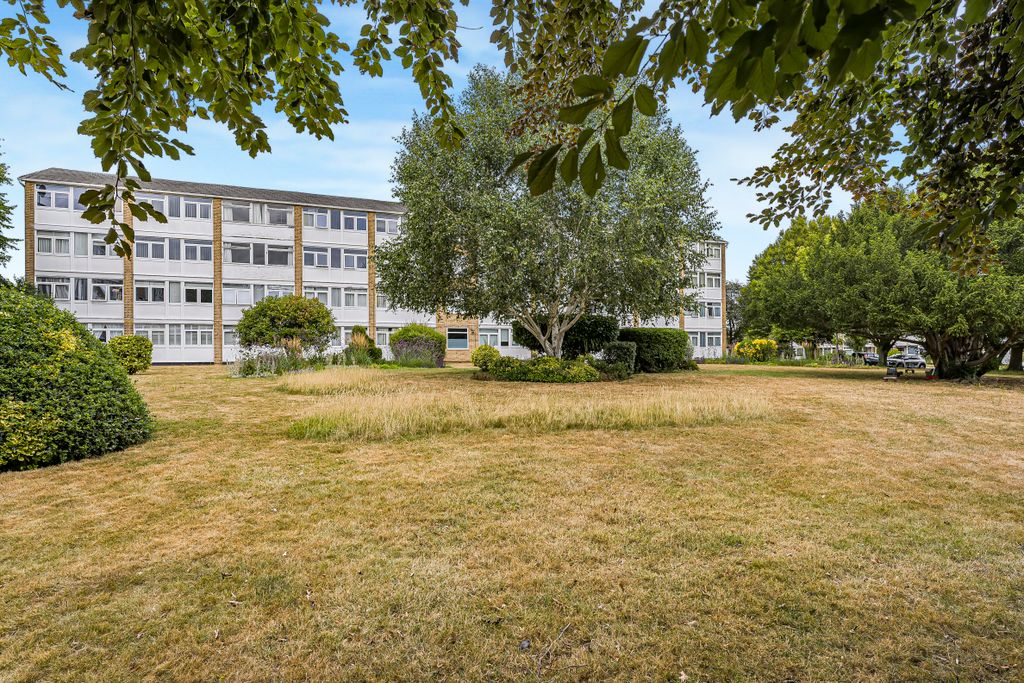 Property photo 3 of 23 Communal Garden