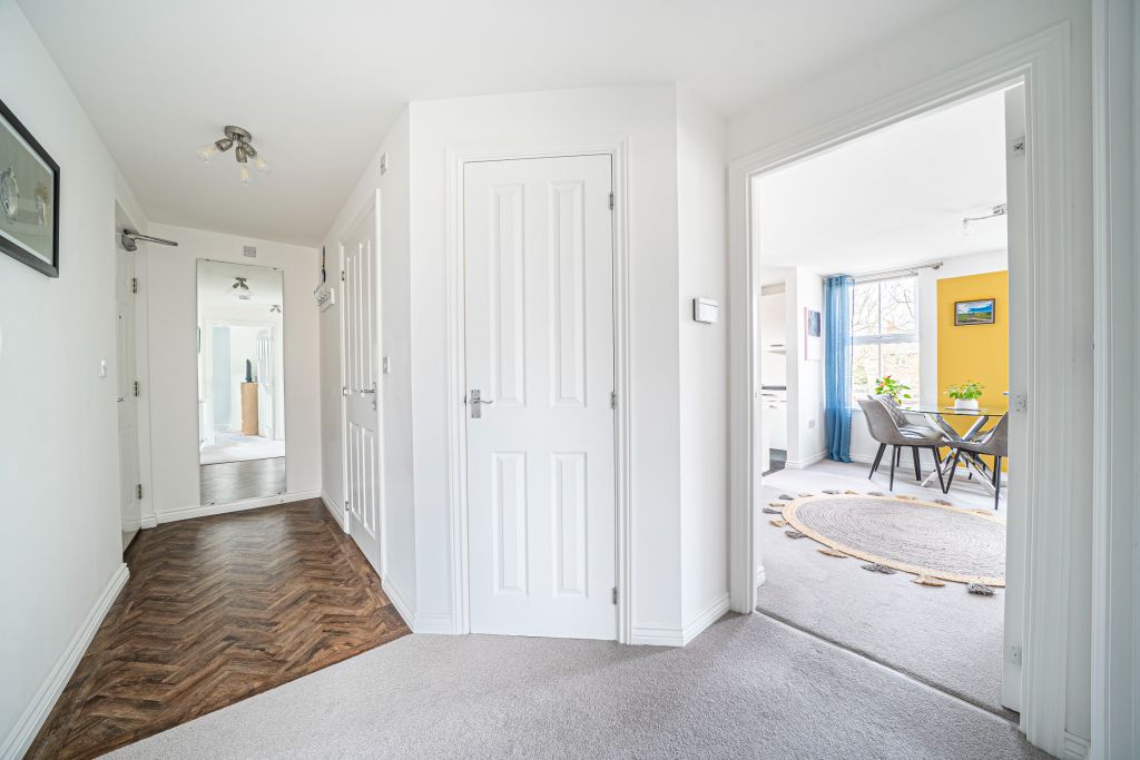 Property photo 2 of 27