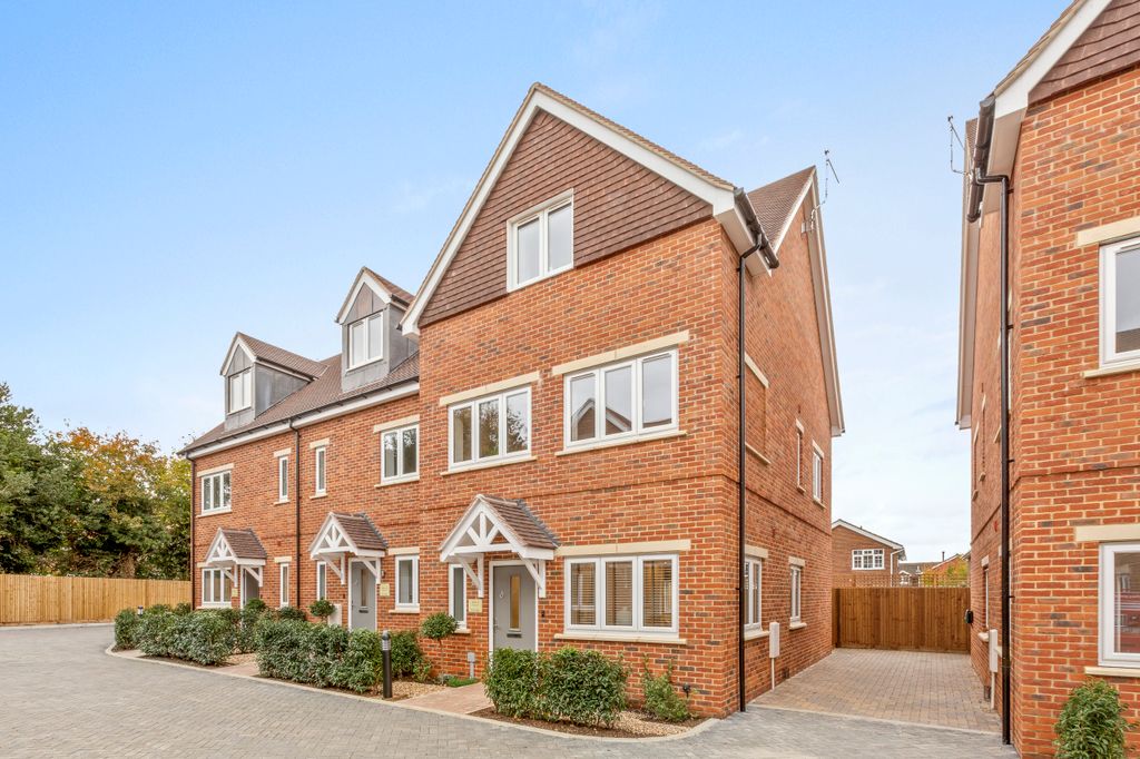 Property photo 1 of 10 Jubliee Mews, Hp13 - Plot 9-14