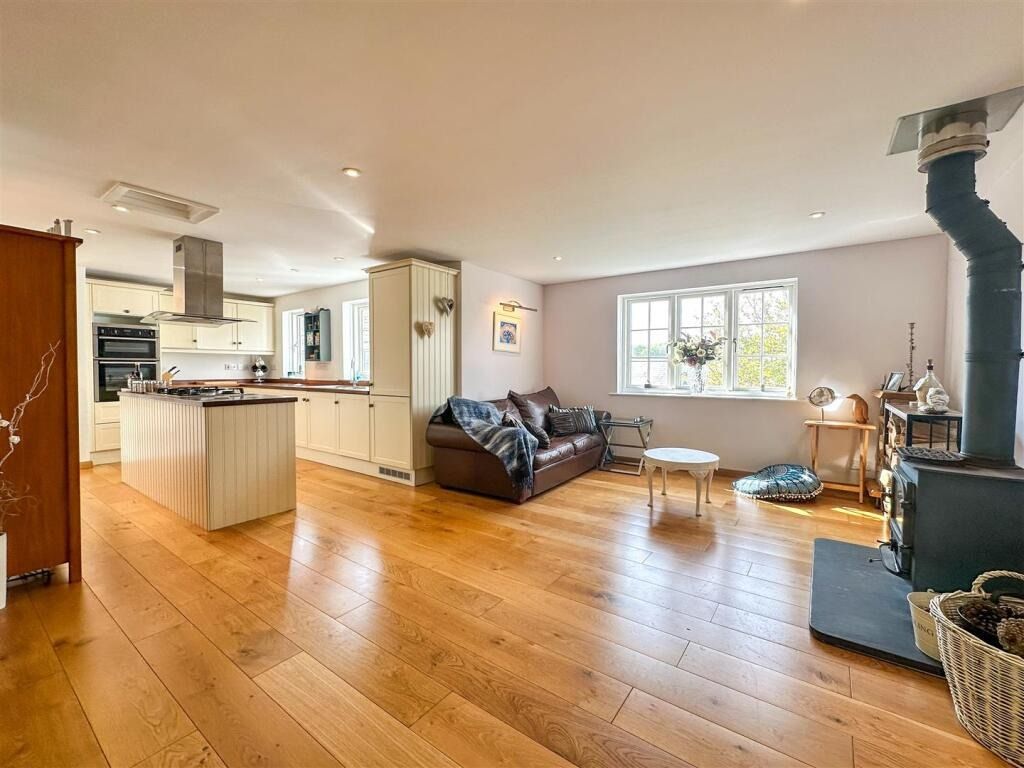 Property photo 2 of 22 4857901