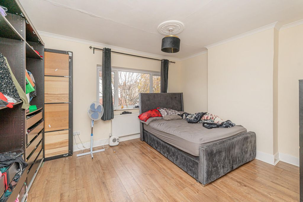 Property photo 3 of 24 Bedroom