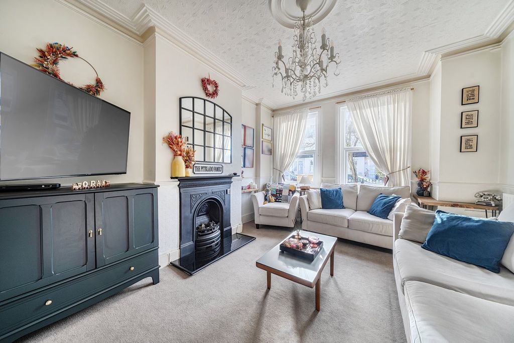 Property photo 2 of 18