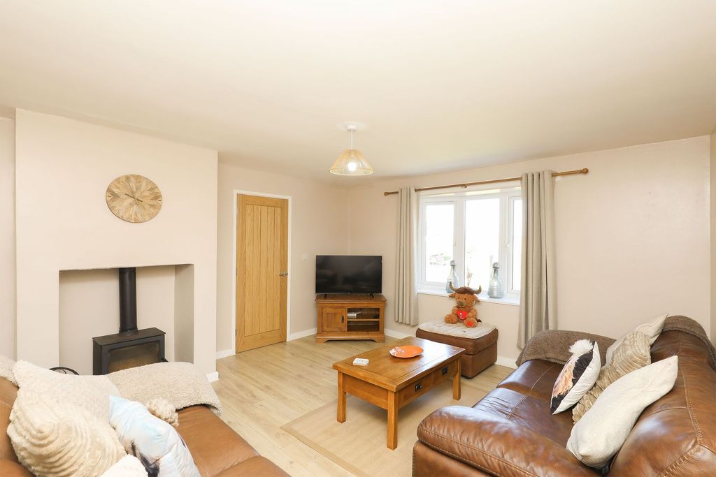 Property photo 2 of 35