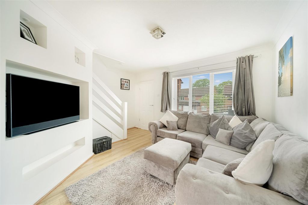 Property photo 2 of 12 Firtree Rise-16.Jpg