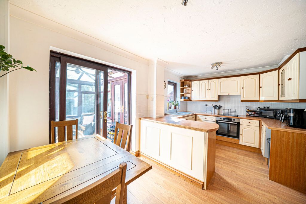 Property photo 3 of 22 Kitchen/Diner