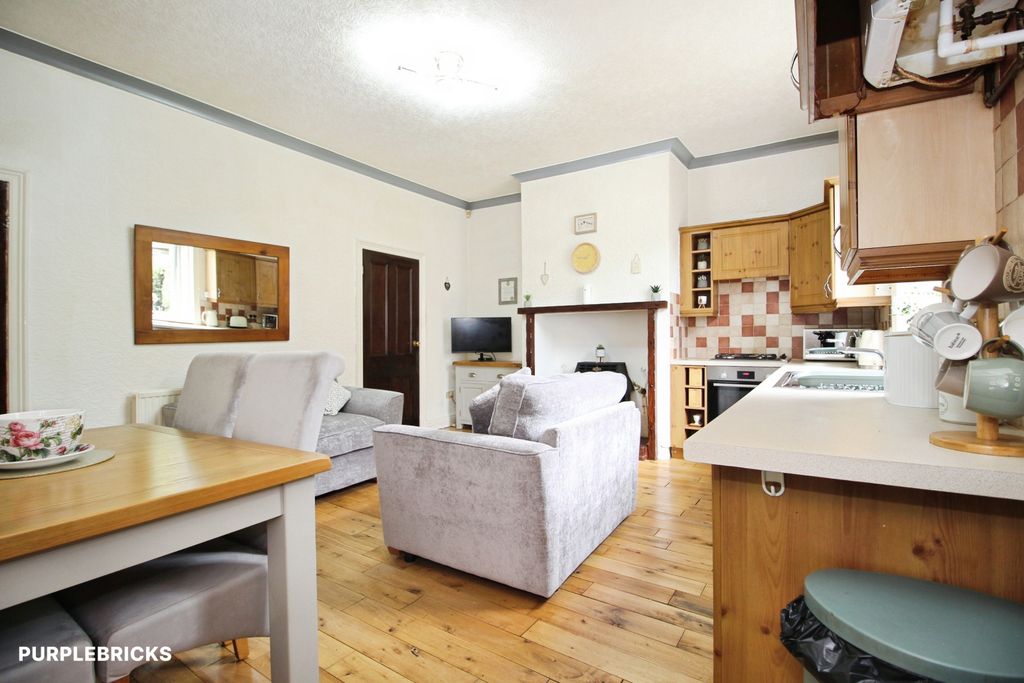 Property photo 3 of 21 Kitchen/Dining Room