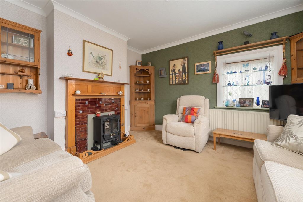 Property photo 3 of 16 Baddlesmere Road, Tankerton, Whitstable