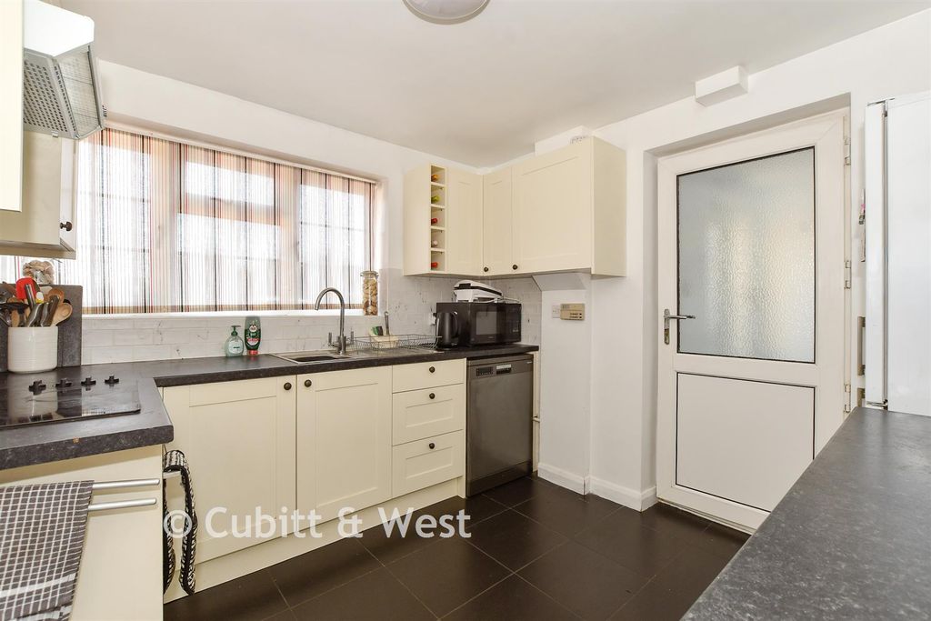 Property photo 2 of 13 Kitchen