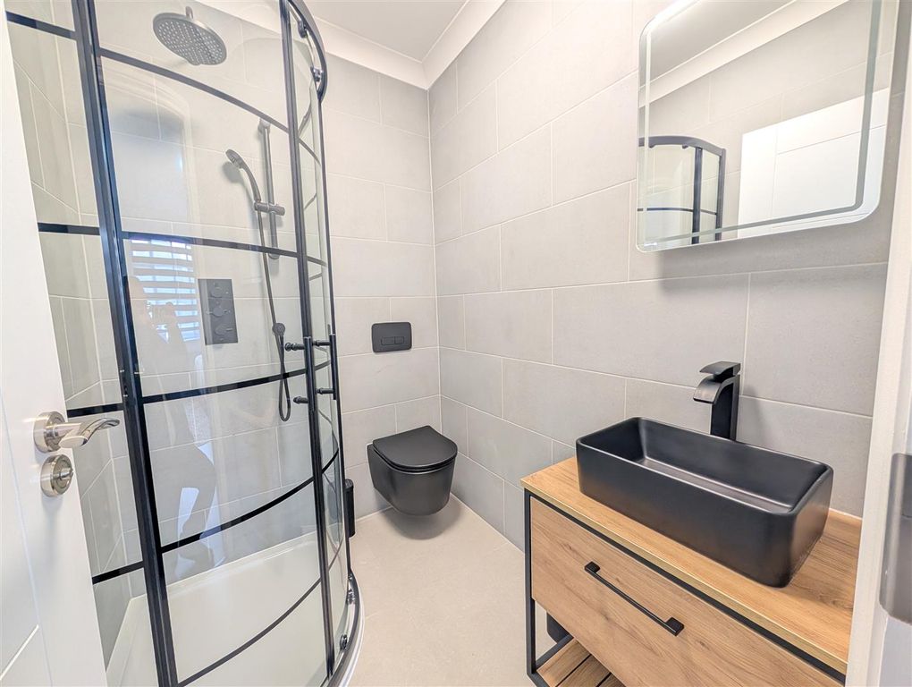 Property photo 2 of 13 1000468621.Jpg