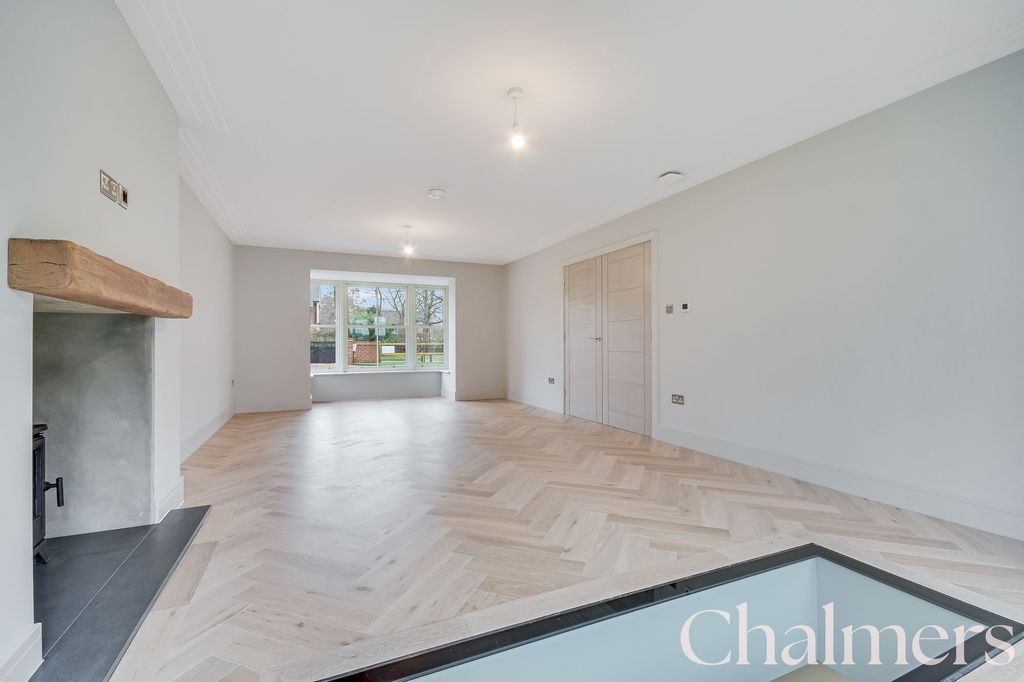 Property photo 3 of 37 Sitting Room