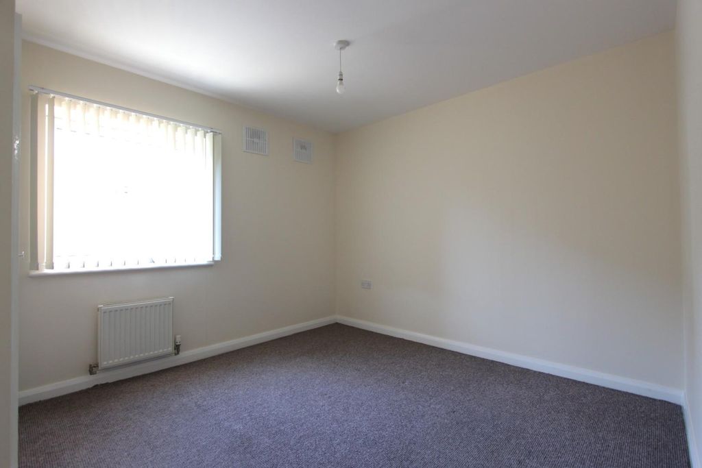 Property photo 3 of 9 Bedroom Cp47.Jpg