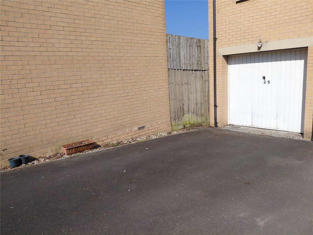 Property photo 3 of 12 Picture No. 27