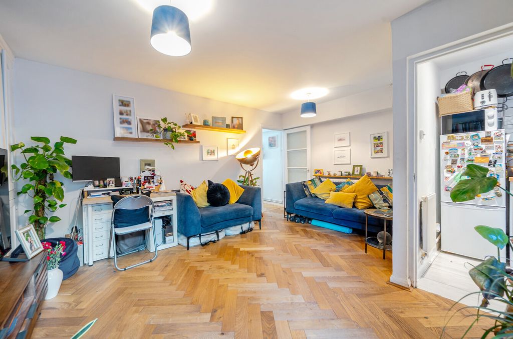 Property photo 3 of 13 1454854-11-69F372...