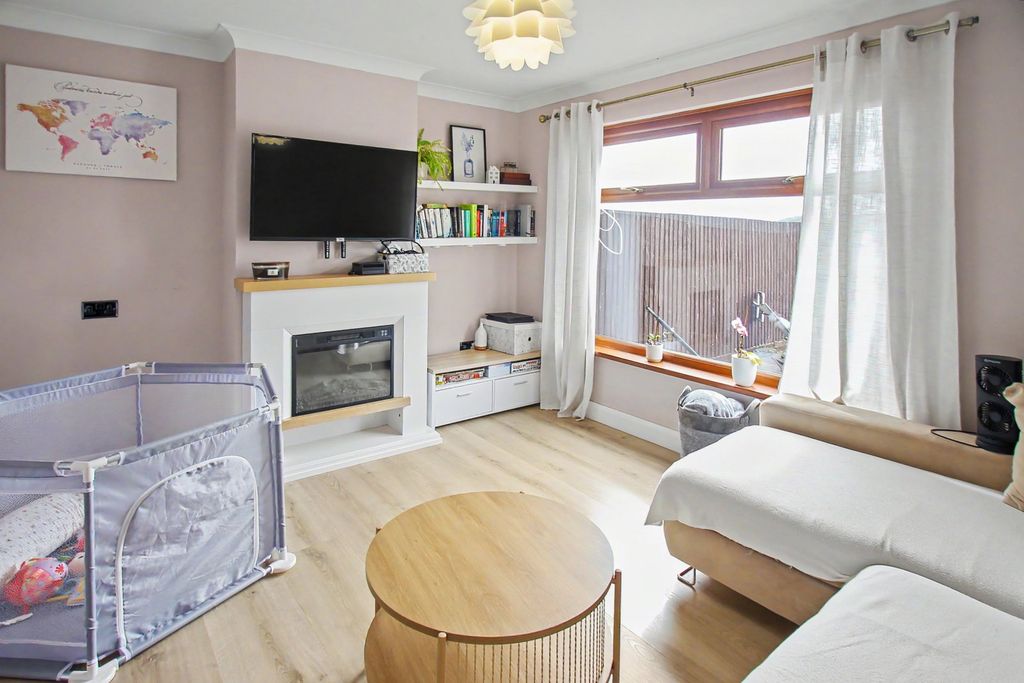Property photo 2 of 26