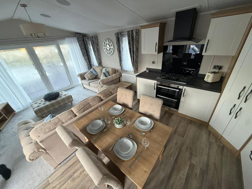 Property photo 2 of 6 Whatsapp Image 2025 12 02 At 15.42.33 Fbf9494A.Jpg