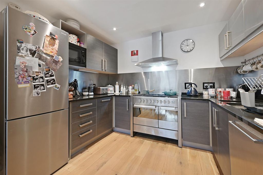 Property photo 2 of 11 Hammersmith Grove - Kitchen3 (1).Jpg