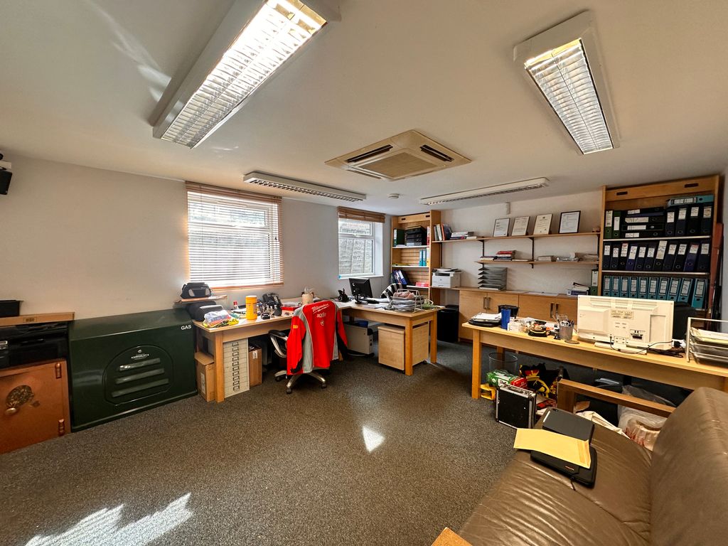 Property photo 3 of 6