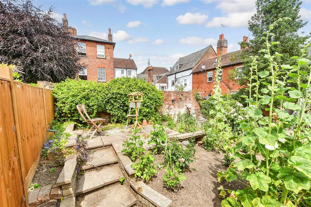 Property photo 3 of 13 Communal Gardens