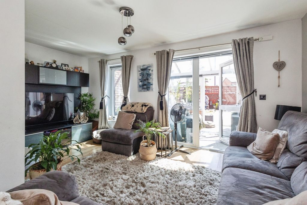 Property photo 3 of 22 Pbox-Img.Jpg