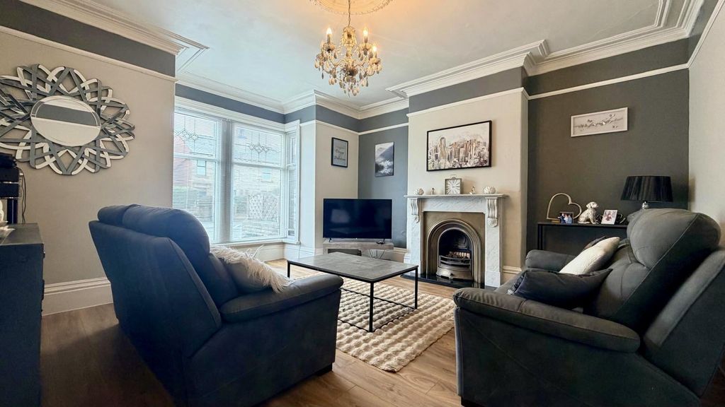 Property photo 3 of 16 02384E9F-E3c5-48F2-A334-Bd17088Ea528.Jpeg