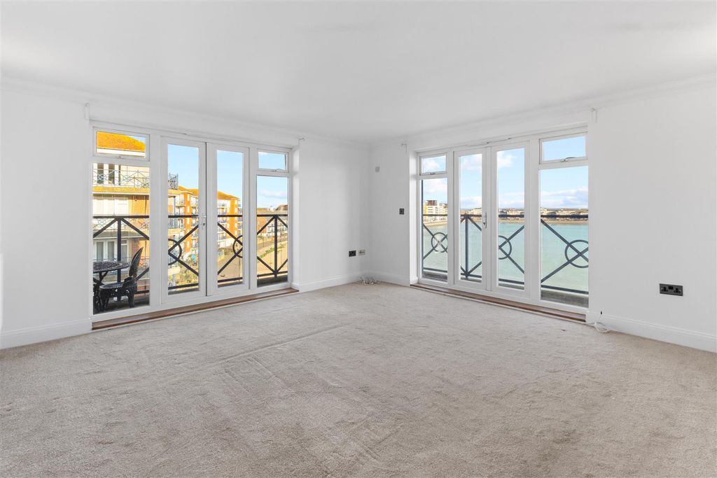 Property photo 2 of 23 Living Room