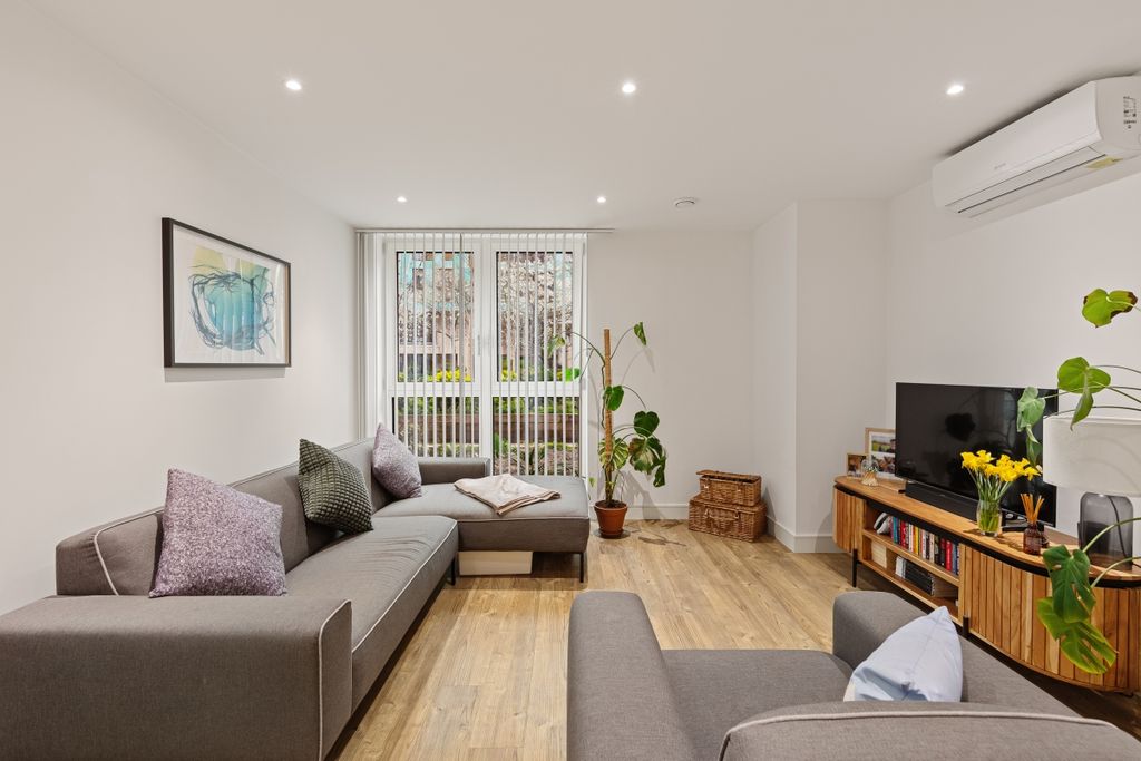 Property photo 1 of 13 094A1679