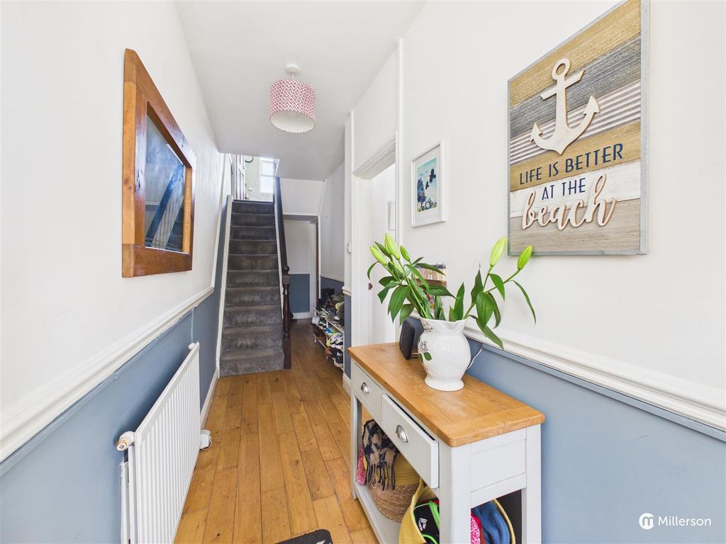 Property photo 2 of 27 Entrance Hallway