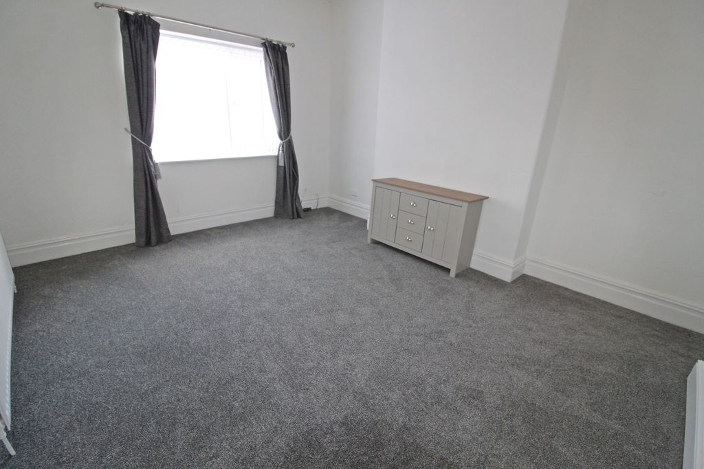 Property photo 2 of 11 Lounge