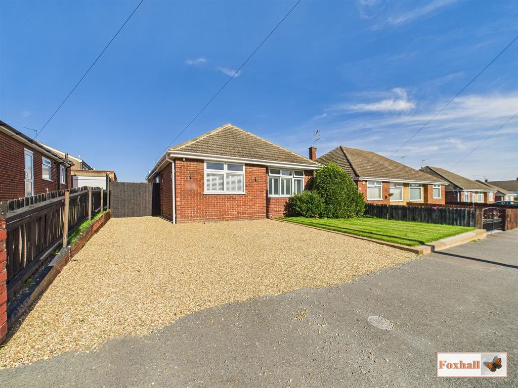 Property photo 3 of 22 Front Garden