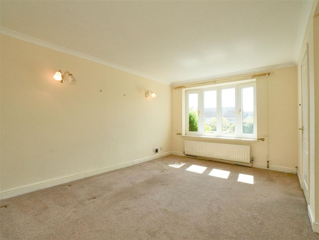 Property photo 2 of 19 Living Room