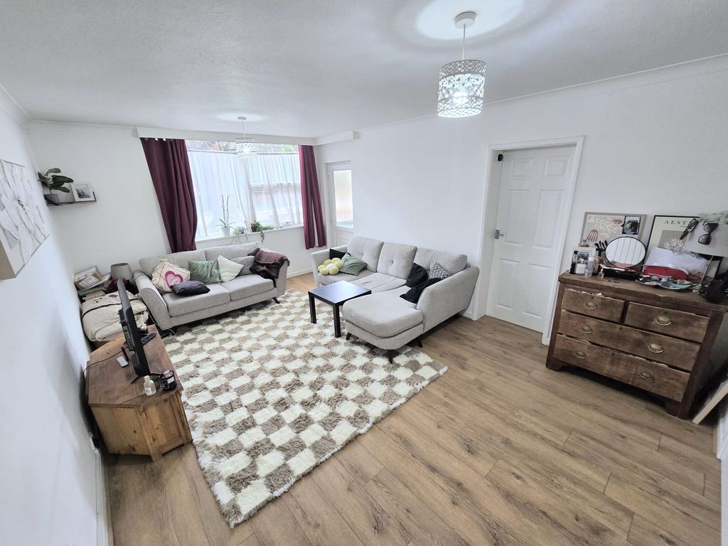 Property photo 2 of 10 Lounge Full View