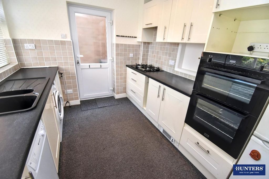 Property photo 2 of 19 Kitchen