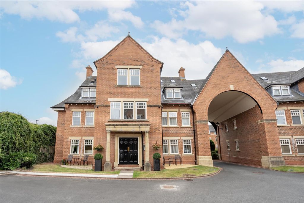 Property photo 1 of 7 External