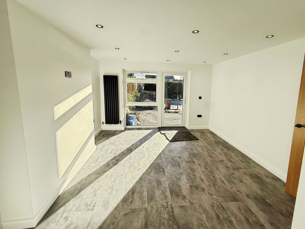 Property photo 2 of 11 Gallery