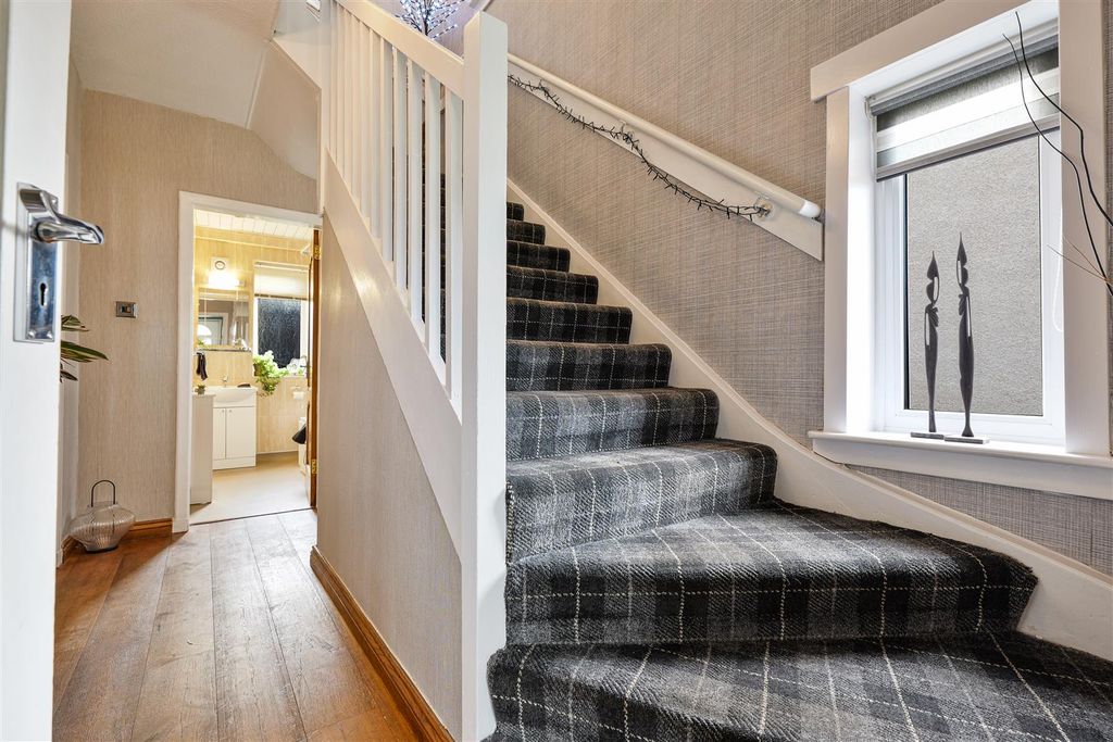 Property photo 2 of 28