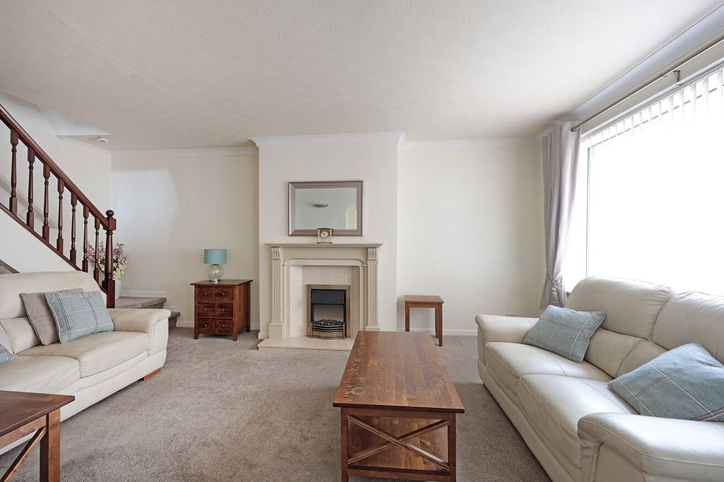 Property photo 2 of 17 4328824